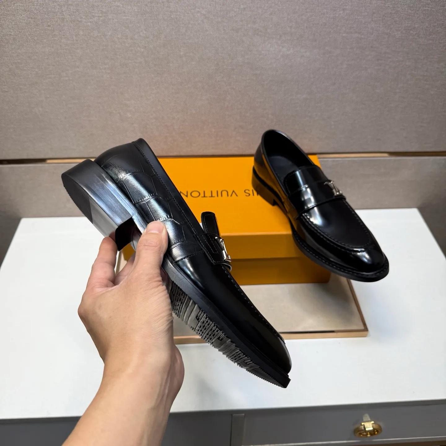Men's men's shoes 💰pp462【LV～】Men's casual leather shoes 2025z cabinet sales simultaneously 🔶Size: 39-44#️⃣ 🔷2 colors🔜The upper is made of multi-material splicing➕Cow leather lining, comfortable and breathable, sole: original comfortable and wear-resistant outsole, ⚠️real thing📱photographed🎬real thing is better📢📢📢